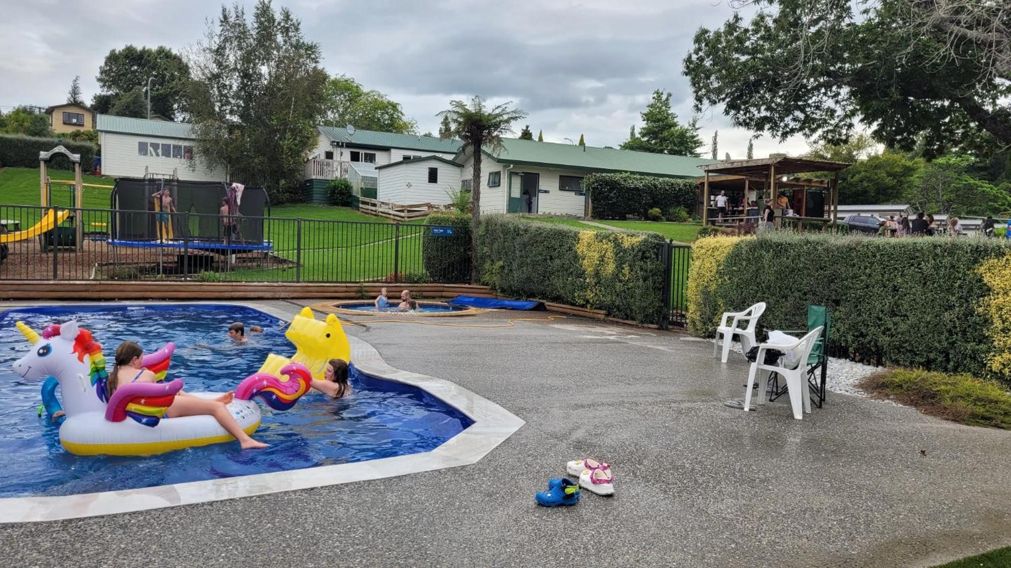 Waitomo Top 10 Holiday Park Waitomo Caves Bagian luar foto