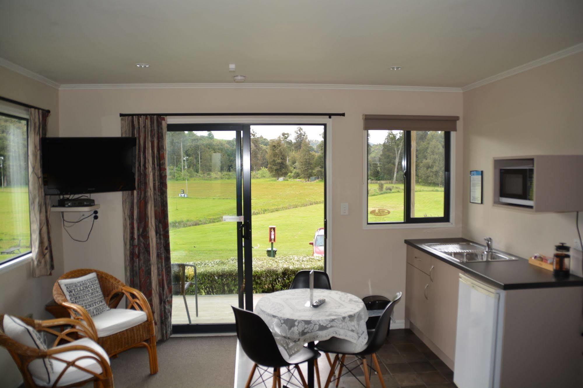 Waitomo Top 10 Holiday Park Waitomo Caves Bagian luar foto