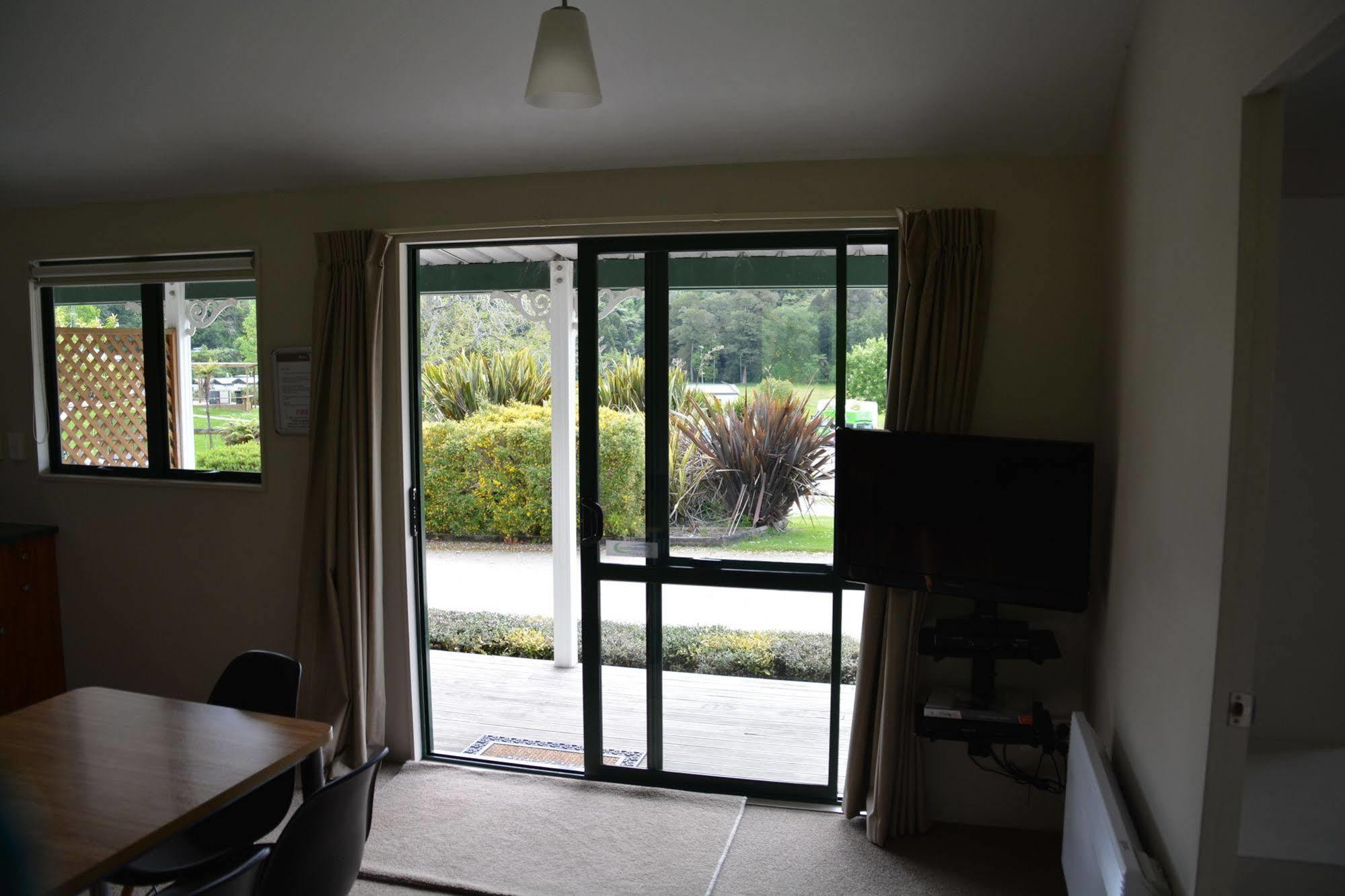 Waitomo Top 10 Holiday Park Waitomo Caves Bagian luar foto